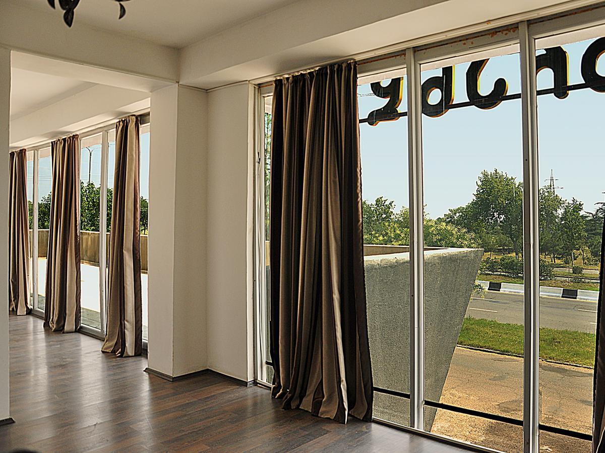 Grand Hotel Tbilisi ภายนอก รูปภาพ