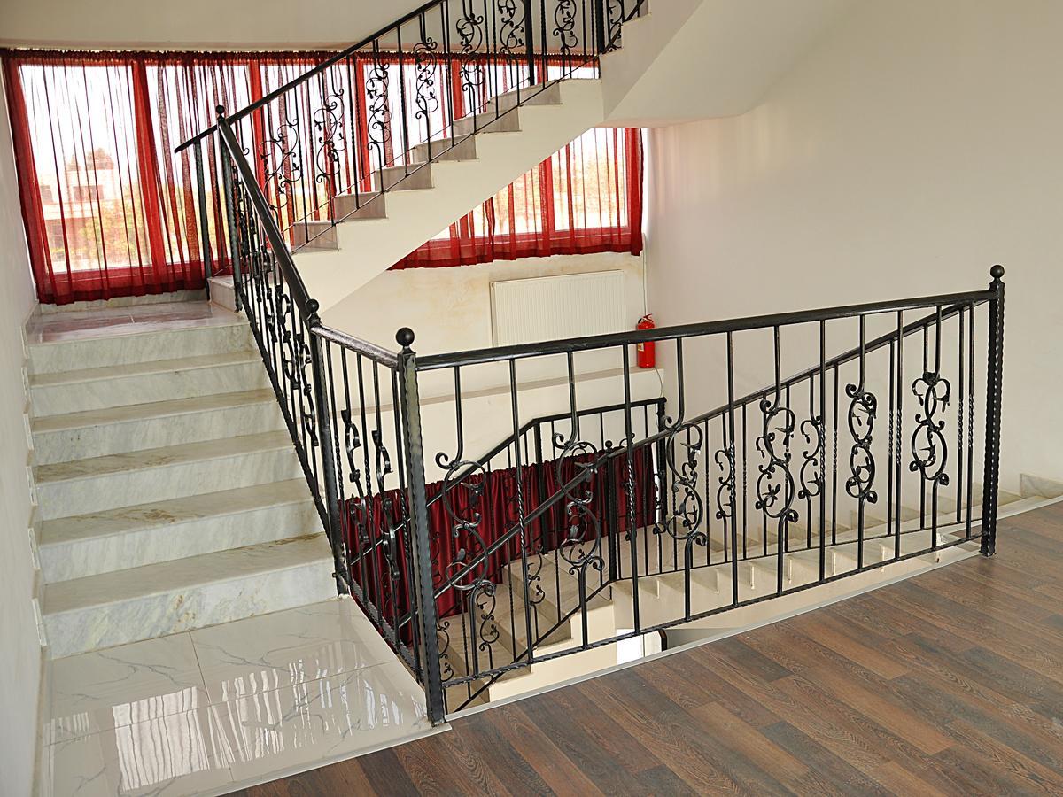 Grand Hotel Tbilisi ภายนอก รูปภาพ